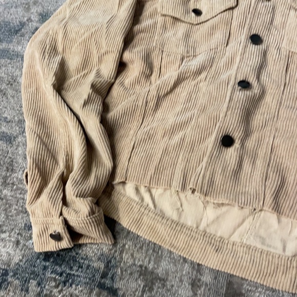 Lightweight tan corduroy women’s jacket. Size small - Picture 3 of 3